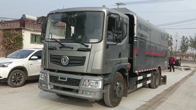 Vacuum Road Sweeper